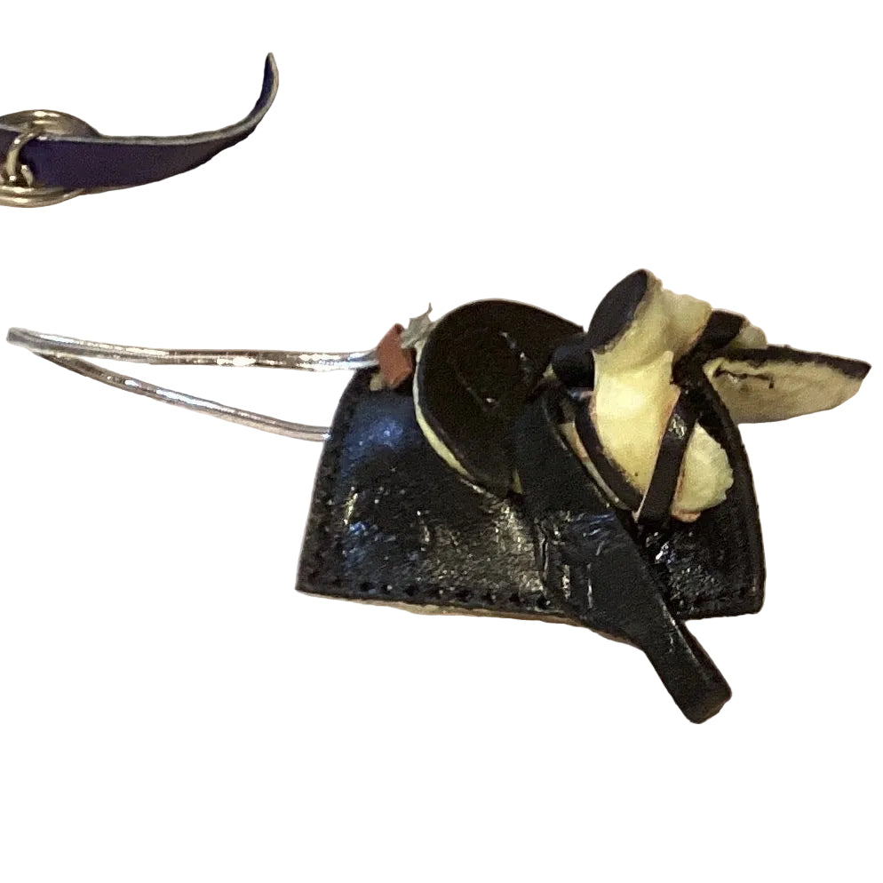 Mini leather saddle keychain with Western cowboy design, perfect as a gift, featuring detailed craftsmanship and authentic style.
