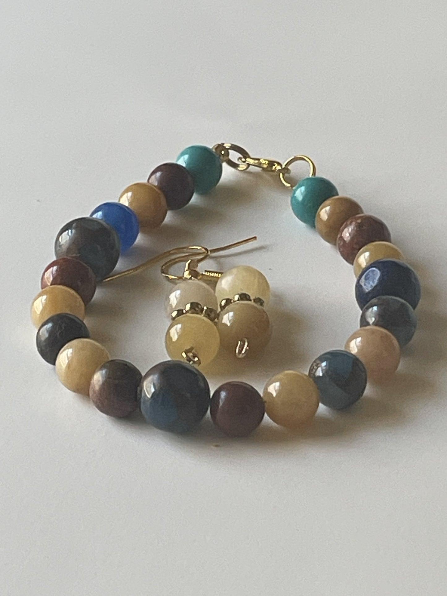 Sylvia Leroux 7-inch bracelet with 1-inch dangle earrings featuring 8mm mixed color and pale yellow agate beads jewelry set