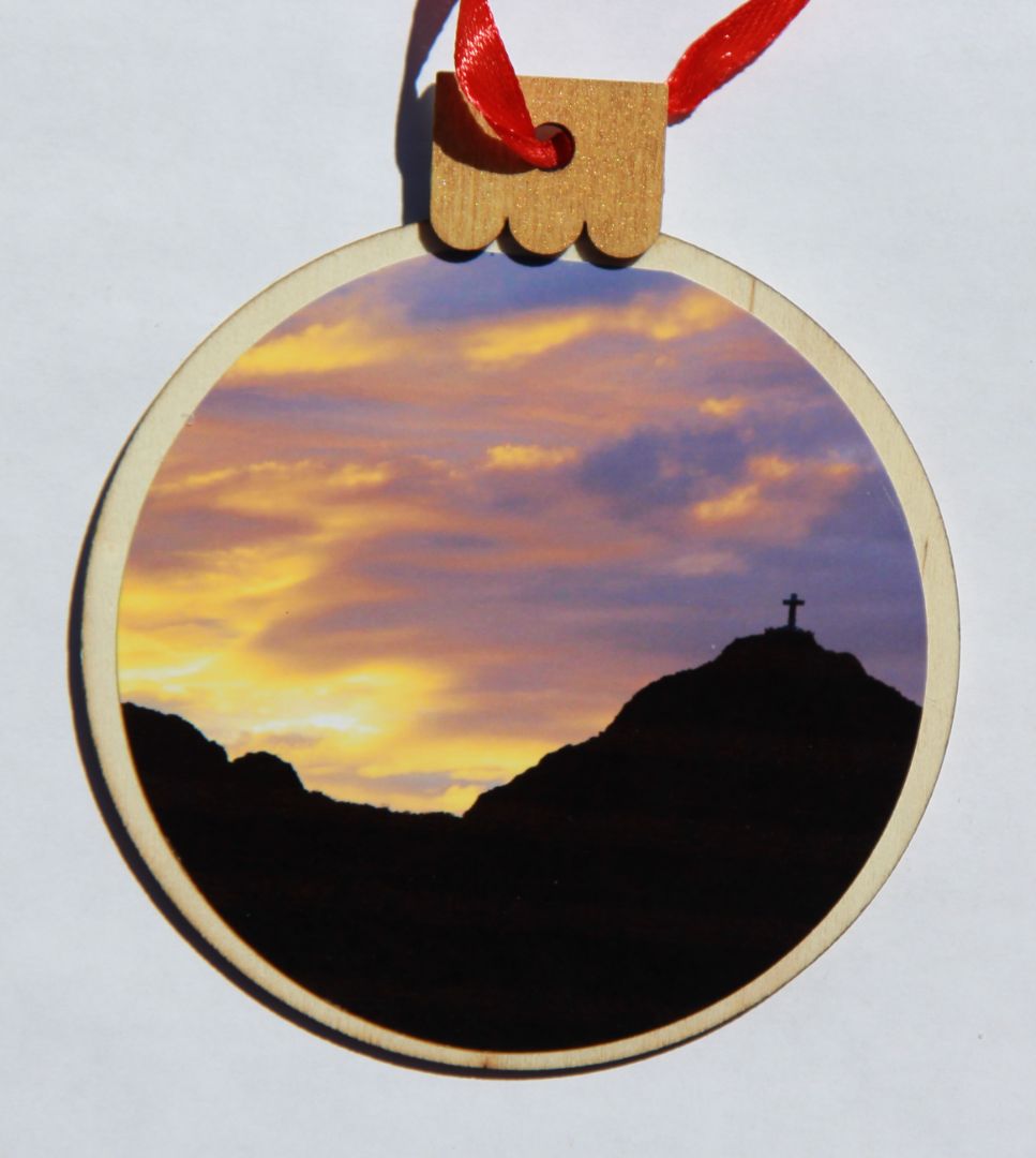 Ornament Cross On Mountain Grey, Wood Round 3.77 X 4.29In