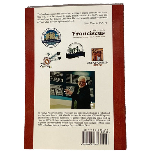 Book titled "Entre Fronteras y Corazones" by Father Jarek Wysoczanski, Catholic faith and gratitude testimonials in Spanish.