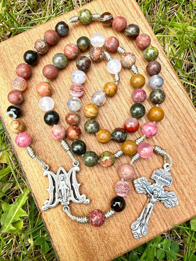 Liza Murphy Catholic Immaculate Conception rosary with five decades, featuring beads and a crucifix for Christian prayer.