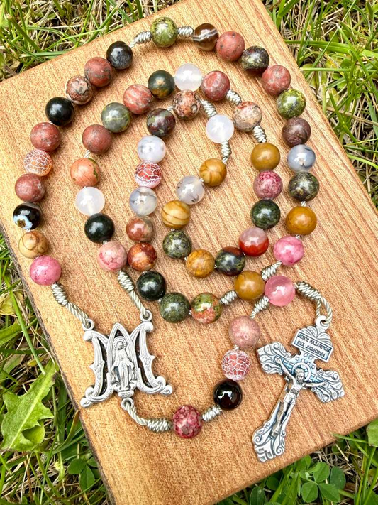 Liza Murphy Catholic Immaculate Conception rosary with five decades, featuring beads and a crucifix for Christian prayer.