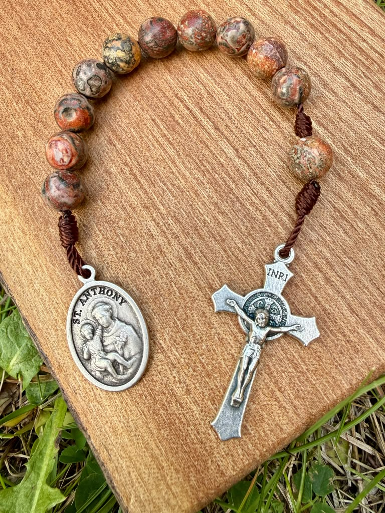 Saint Anthony leopard skin jasper pocket rosary with one decade, featuring polished jasper beads and a metal crucifix.