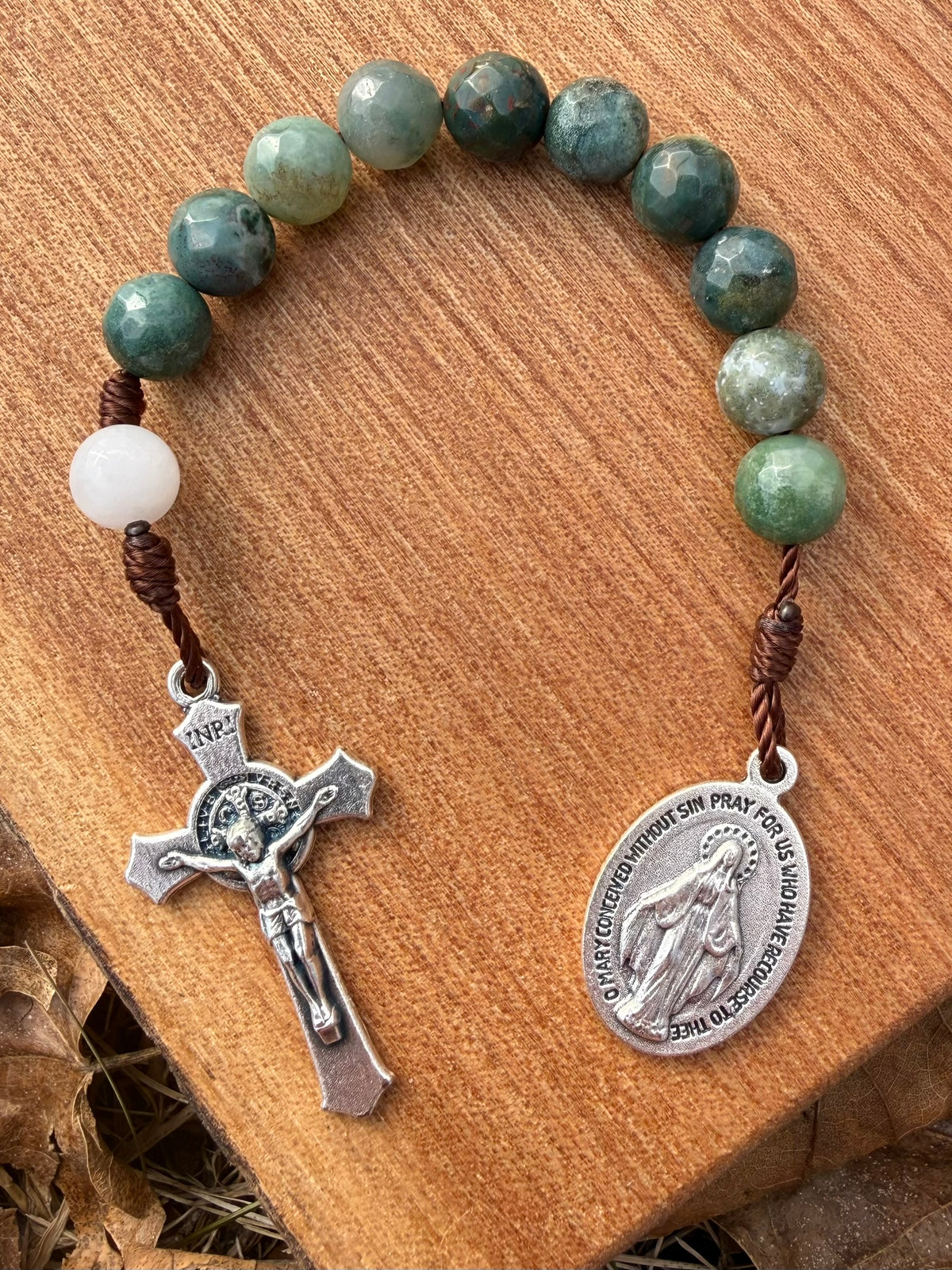 Liza Murphy Marian Indian Agate Catholic pocket rosary with one decade, featuring polished agate beads and a religious crucifix.