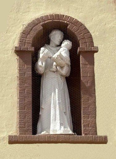 Saint Anthony magnet featuring a 2.5"x3.5" design, Catholic patron saint keepsake, ideal for fridges and faith-based gifts.